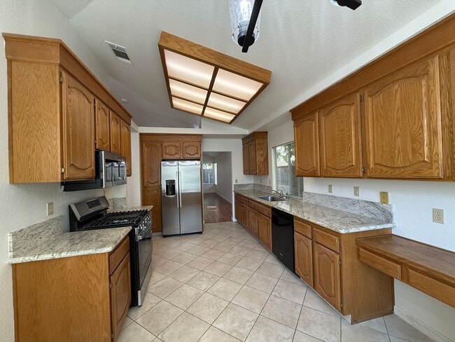 Photo - 749 Oak Brook Dr