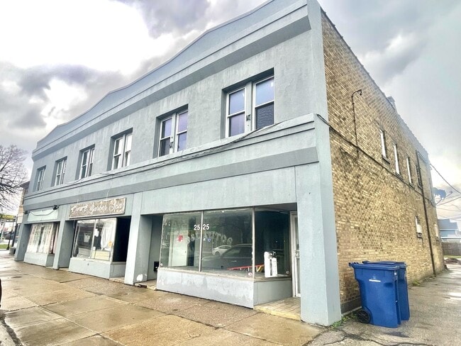 Building Photo - 2525 Delaware Ave Unit 1