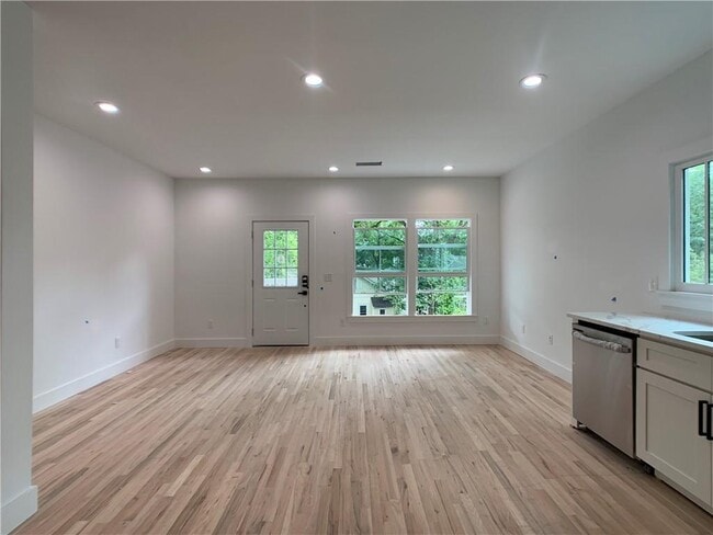 Photo - 556 Seal Pl NE