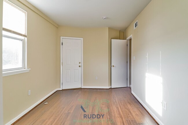 3130 Buena Vista Ter SE