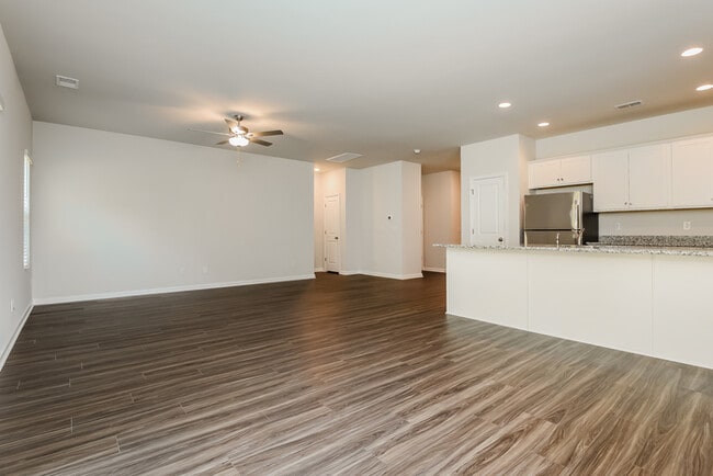 Photo - 257 Clydesdale Cir