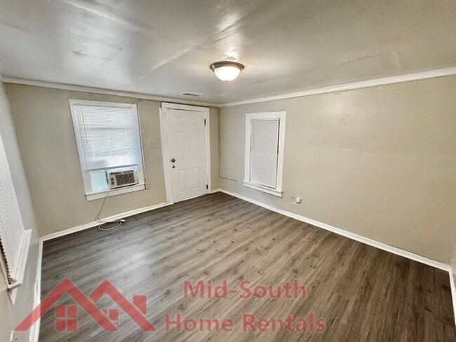 Photo - 1536 Brookins St