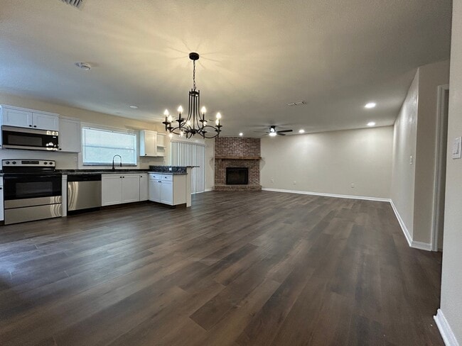 Photo - 1233 Honeytree Ln E