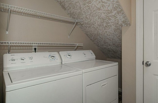 Photo - 4bd/2.5ba House with Washer/Dryer & Fully Fenced Yard!