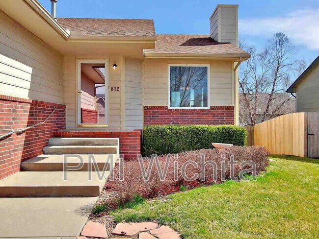 Photo - 812 S Red Oaks Cir