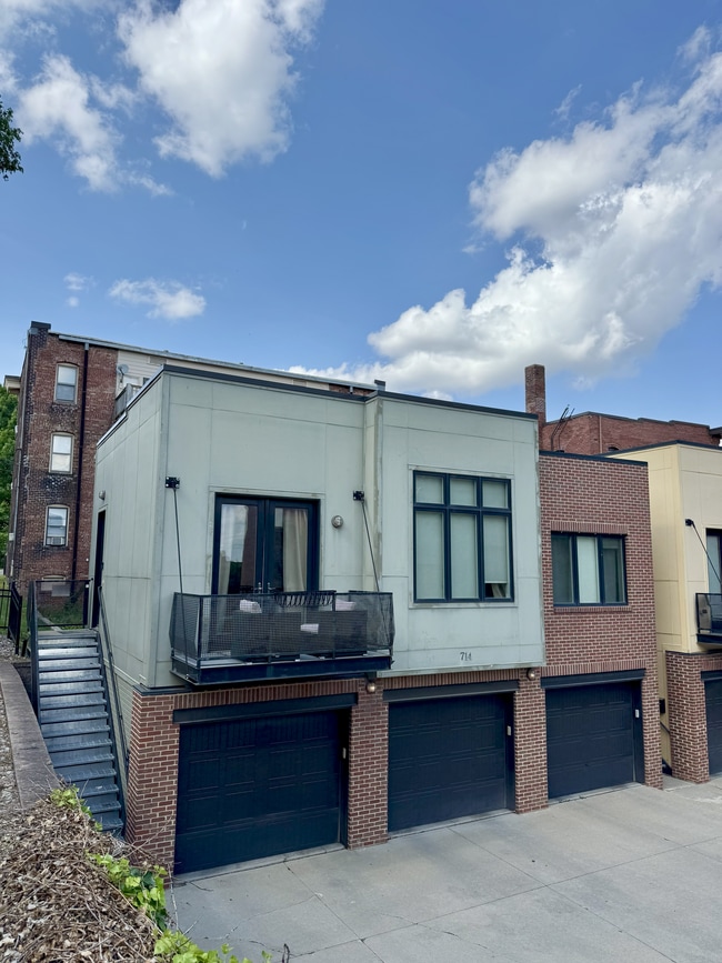 Building Photo - 714 15th St Unit 714 Rental