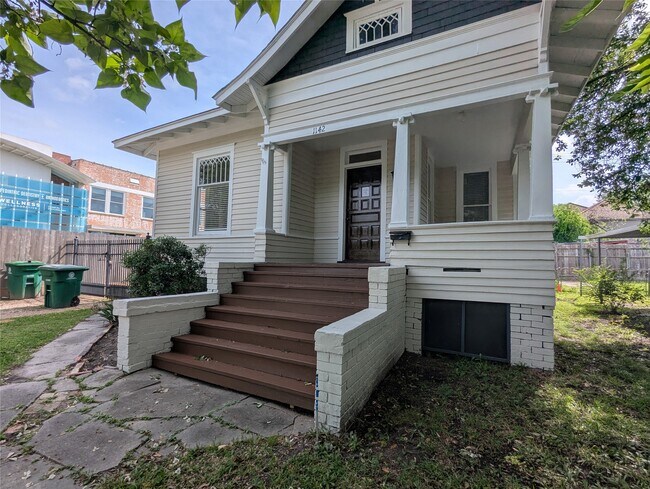 Photo - 1142 Yale St