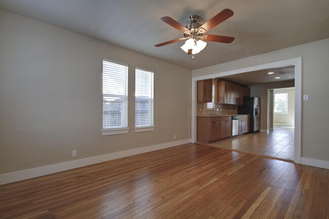 Photo - UT PRE-LEASE: Newly Remodeled West Campus ...