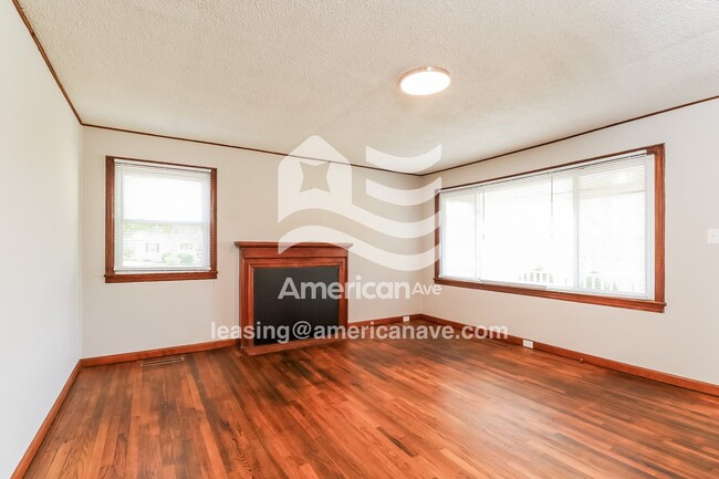 Photo - 305 River Dr