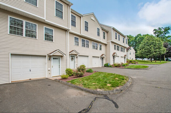 Condo with attached garage - 49 Marjorie Ln Condo Unit 49