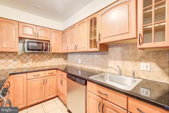 Building Photo - 900 24th St NW