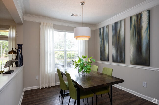 2BR, 2BA - 1150SF