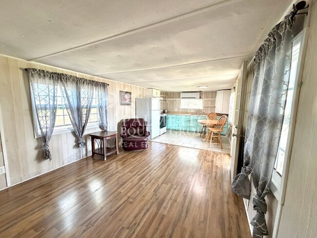 Photo - 5258 Ferguson Rd