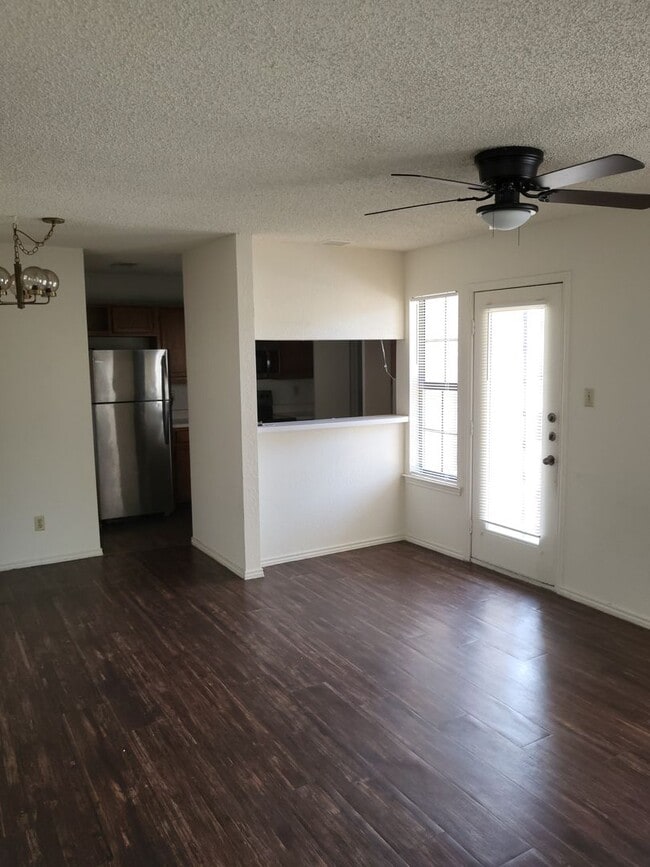 Building Photo - 1741 Crest Grove Dr Rental