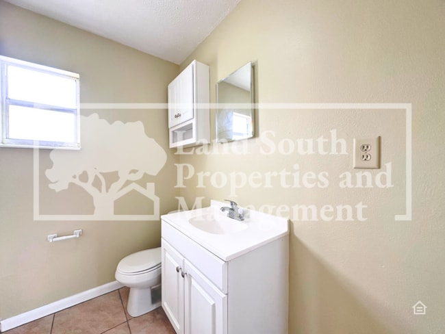 Photo - 5834 Charlton Dr