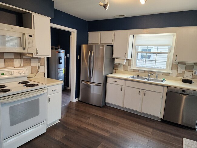 Photo - 3 Bedroom 2 Bath Rancher in Midlothian!