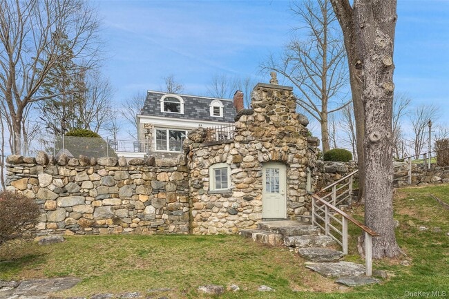 Photo - 598 N Lake Blvd