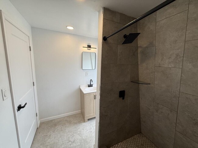 Photo - 221 N 65th St