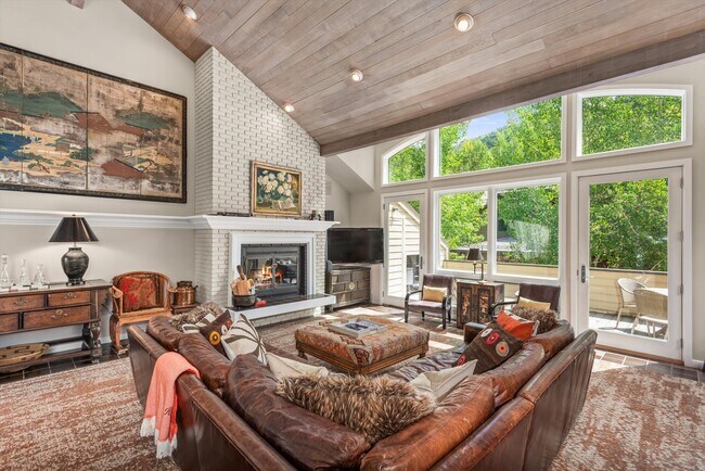 Photo - 123 W Hyman Ave