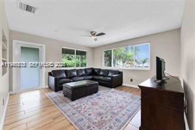 Photo - 1532 NE 39th St