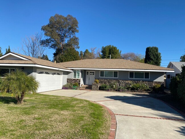 Photo - Fantastic Spacious 3 bed + 2 bath home in Tarzana