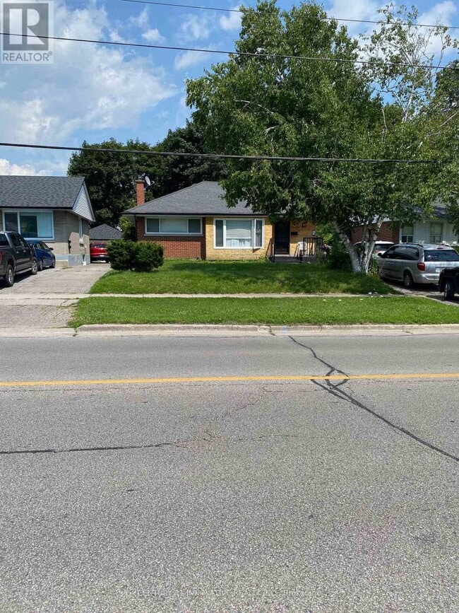Photo - 215 Wilson Rd S