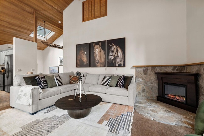 Photo - 70335 Sword Fern Unit ID1341340P