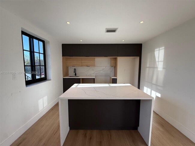 Photo - 1716 SW 11th St Unidad 4
