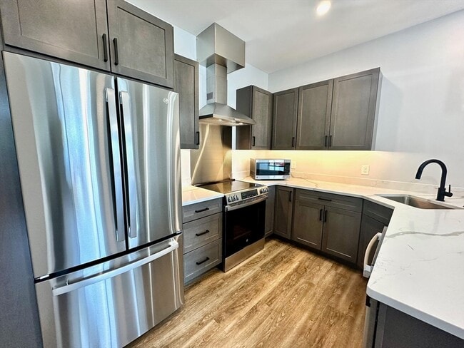 Building Photo - 21 Summer St Unit 205 Rental