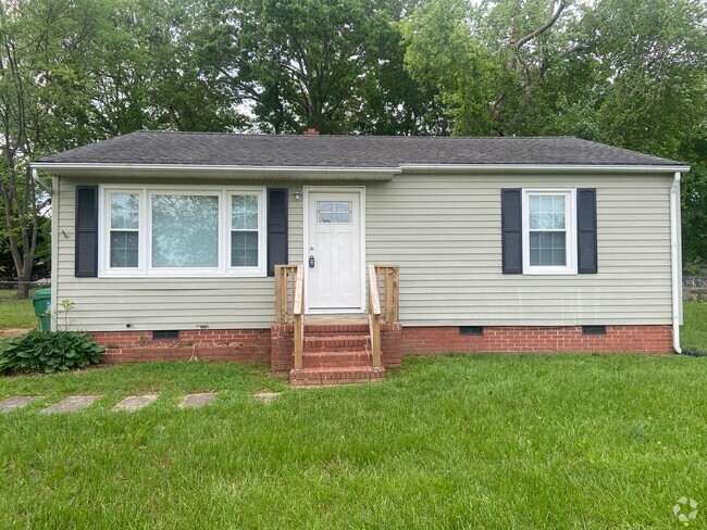 Building Photo - 2 Bedroom, 1 Bathroom House in High Point!