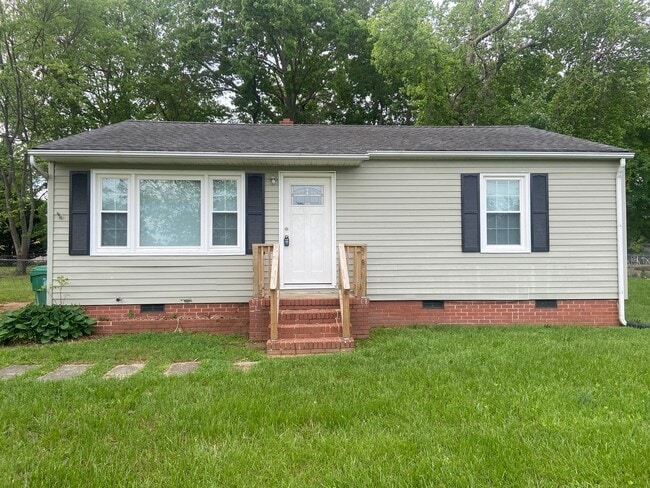 2 Bedroom, 1 Bathroom House in High Point! - 2 Bedroom, 1 Bathroom House in High Point!