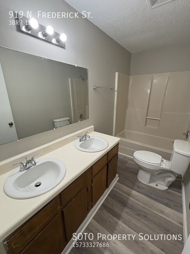 Photo - 919 N Frederick St