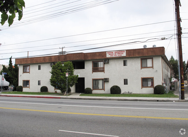 Building Photo - 16565 Vanowen St Rental