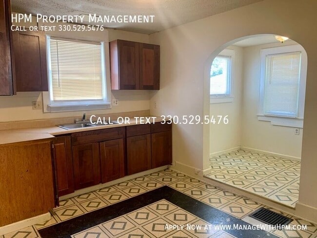 Photo - 1525 Miami Ct NE