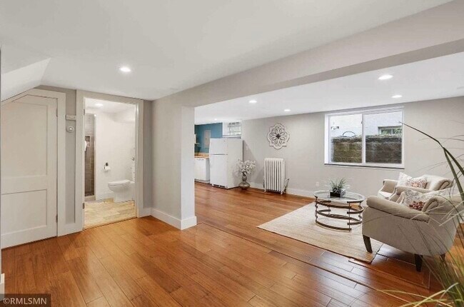 Entry to unit - 1549 Edmund Ave Unit 2