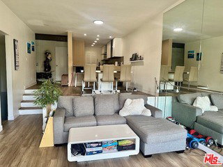 Building Photo - 7217 Marina Pacifica Dr S