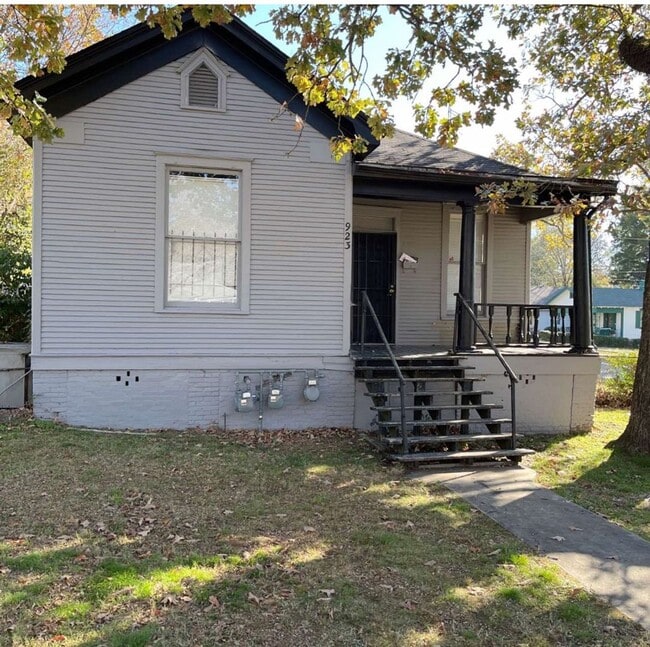 Building Photo - 923 Abigail St Unit B