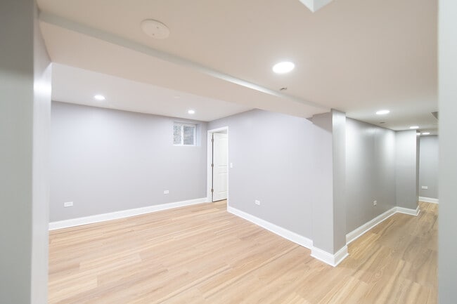 Photo - 1028 W Oakdale Ave Unit G