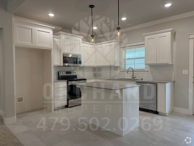Building Photo - Single-Family Home- 2 Bed/2 Bath w/Hobby R...