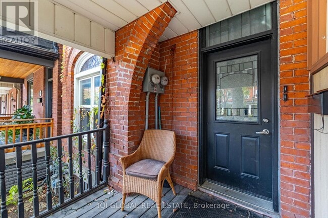 Photo - 142 Grace St