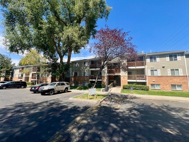Building Photo - Cozy 3B/1 Bath Apartment in Millcreek- more pics soon!