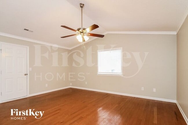 Photo - 1717 Challock Way