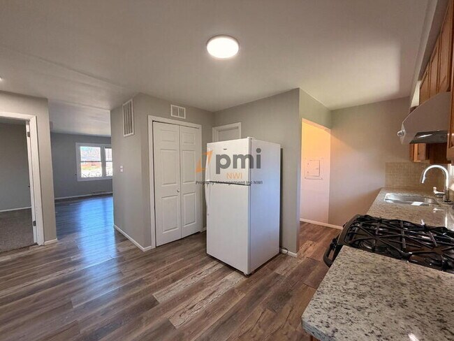 Photo - 5469 Aspen Ave