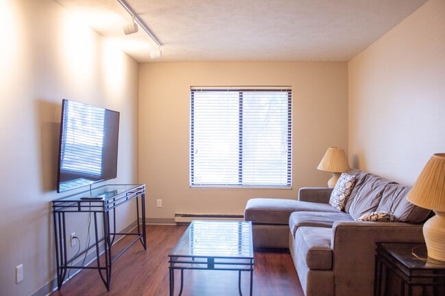 Photo - 1001 W Clark