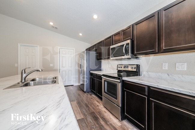 Photo - 911 Kingfisher Dr