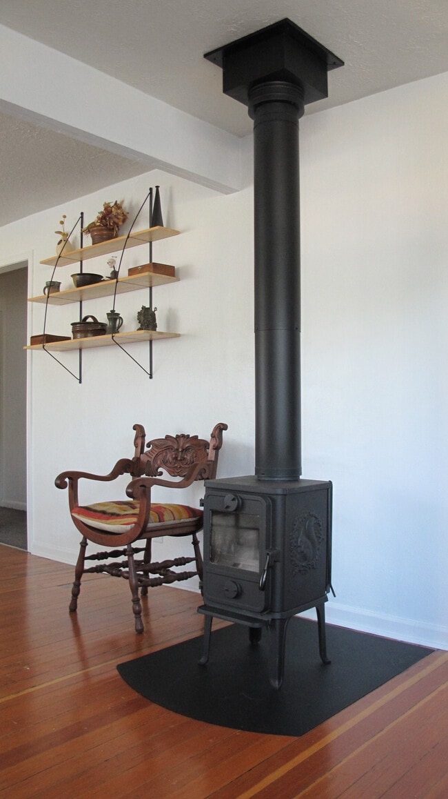 Building Photo - 5711 SE 67th Ave