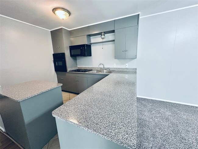 Photo - 601 W 11th St Unit 127