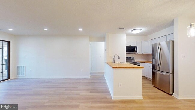 Building Photo - 6955 Mary Caroline Cir Unit E