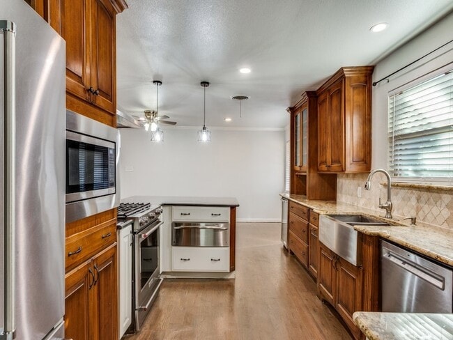 Photo - 1404 Ravenwood Dr