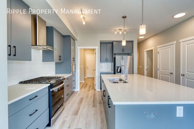 Photo - FANTASTIC 3 BEDS/ 2.5 BATHS UPPER LEVEL IN THE COMMUNITY OF ARBOUR LAKE